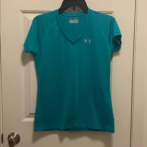 🌺 Under Armour Workout Shirt 🏋️‍♀️
